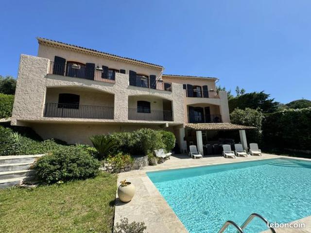 Villa 5 pièces 232 m²