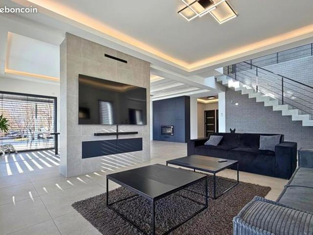 Villa 5 pièces 232 m²