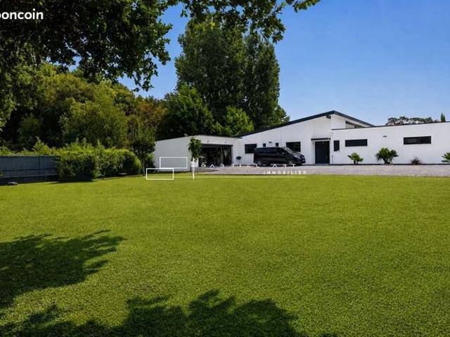 Villa 5 pièces 233 m²