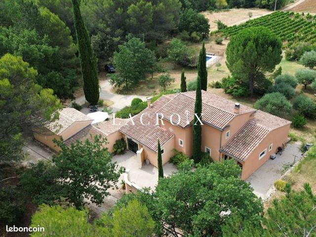 Villa 5 pièces 234 m²