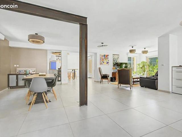 Villa 5 pièces 235 m²