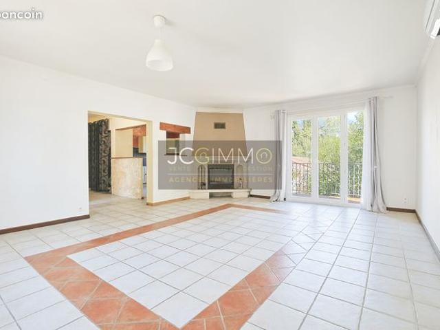 Villa 5 pièces 236 m²