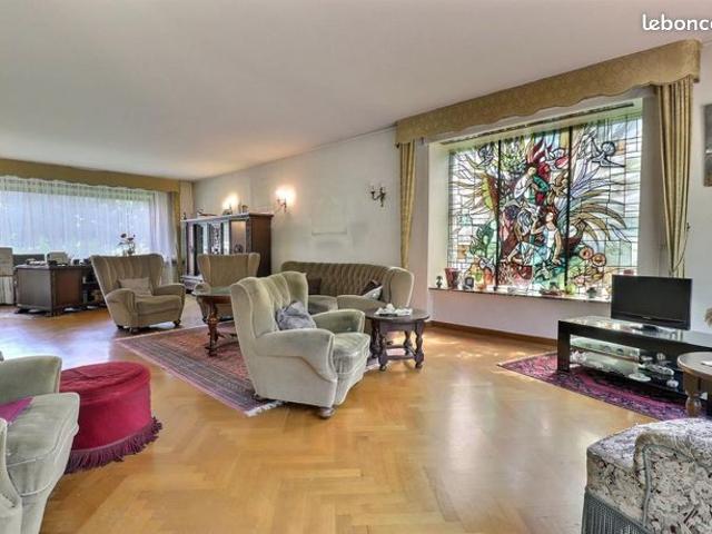 Villa 5 pièces 239 m²