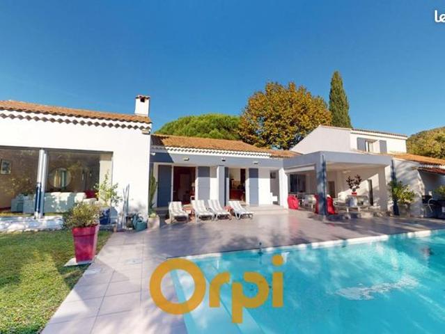 Villa 5 pièces 240 m²