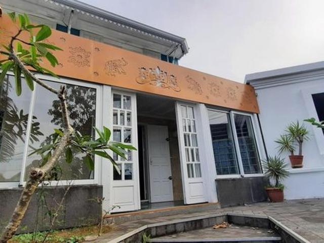 Villa 5 pièces 241 m²