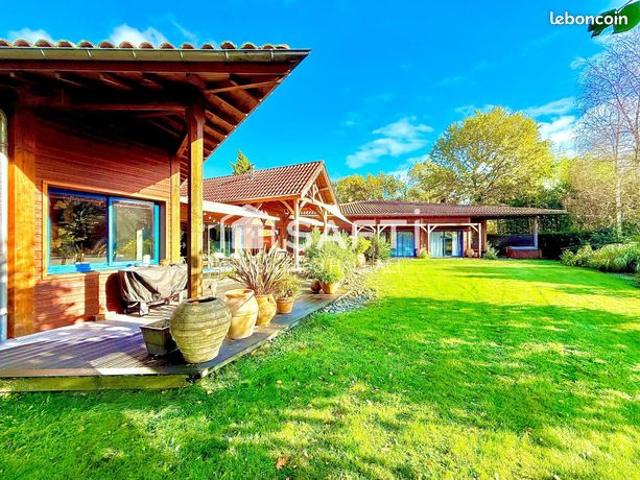 Villa 5 pièces 243 m²