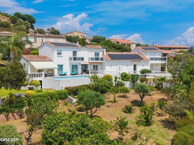 Villa 5 pièces 243 m²