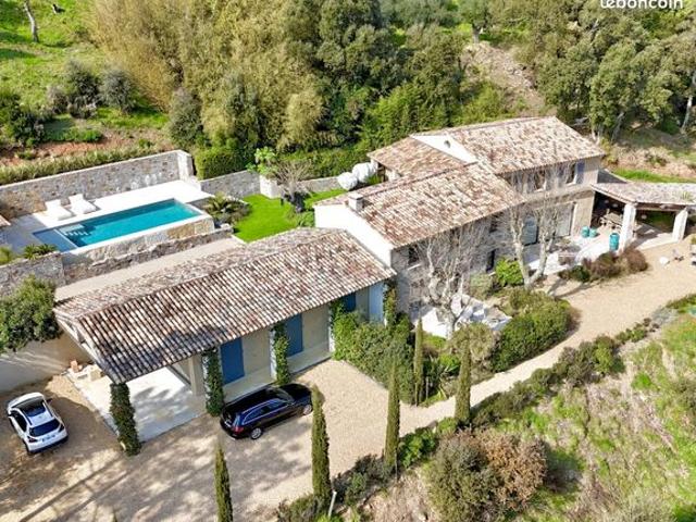 Villa 5 pièces 245 m²