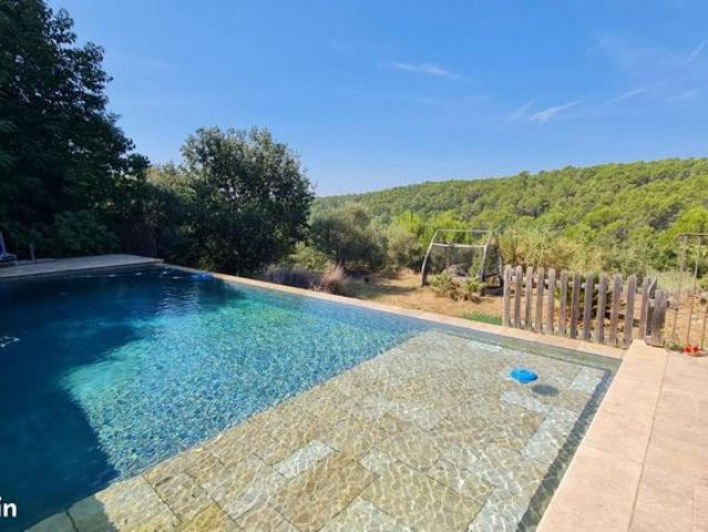 Villa 5 pièces 246 m²