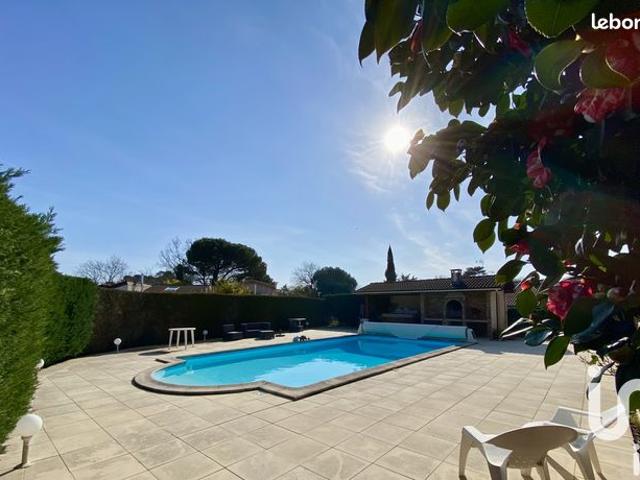 Villa 5 pièces 246 m²