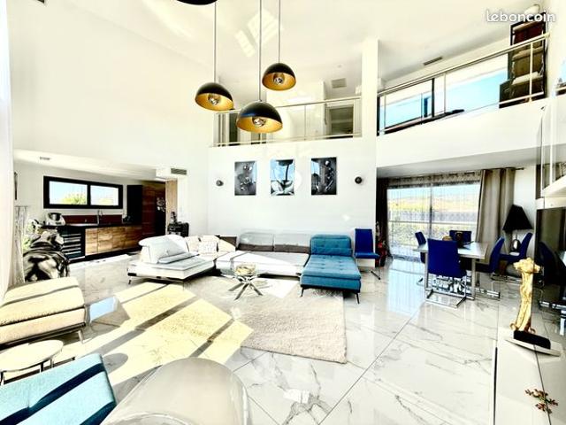 Villa 5 pièces 246 m²