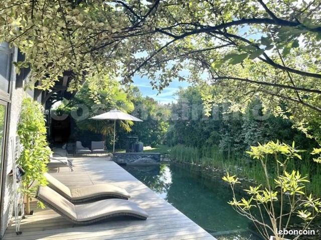 Villa 5 pièces 250 m²