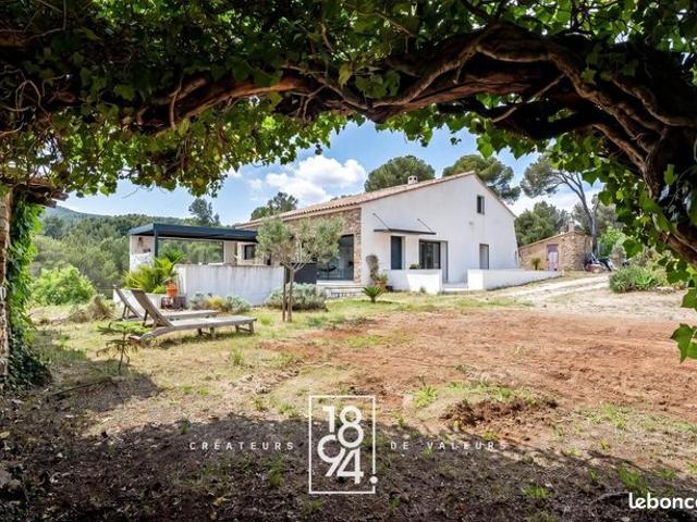 Villa 5 pièces 250 m²