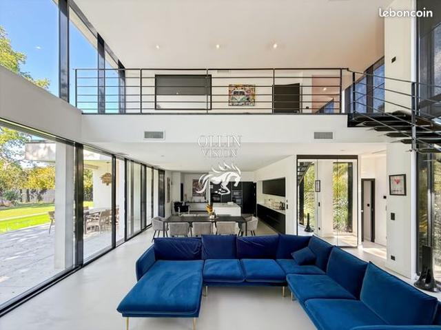 Villa 5 pièces 250 m²
