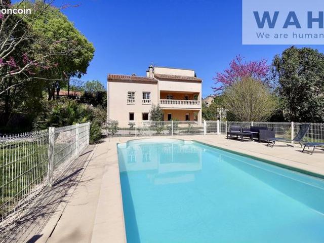 Villa 5 pièces 252 m²