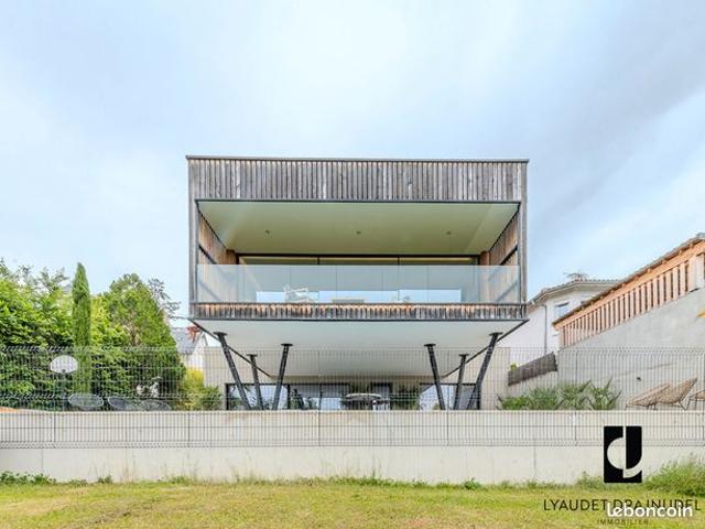 Villa 5 pièces 253 m²