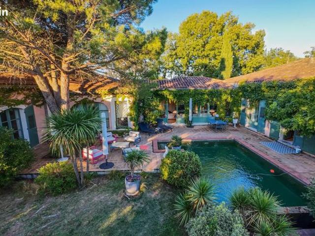 Villa 5 pièces 253 m²