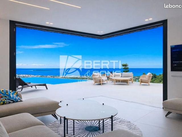 Villa 5 pièces 254 m²