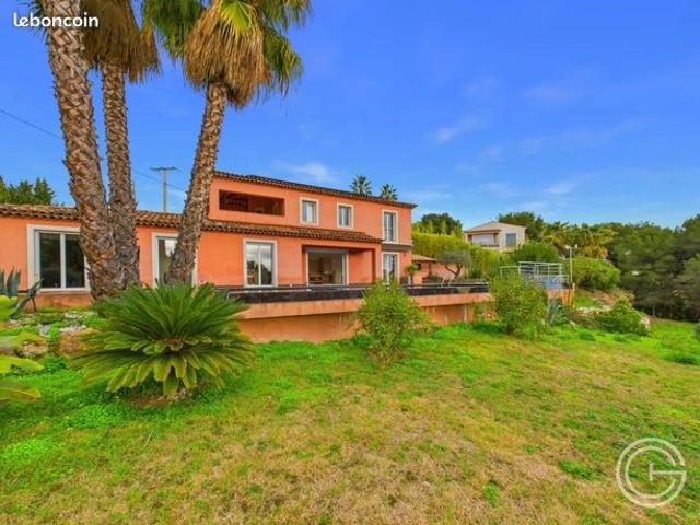 Villa 5 pièces 255 m²