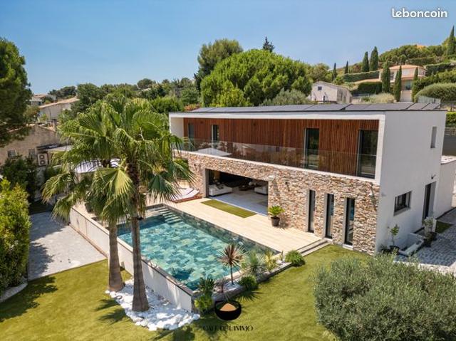 Villa 5 pièces 256 m²