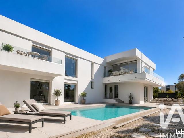 Villa 5 pièces 258 m²