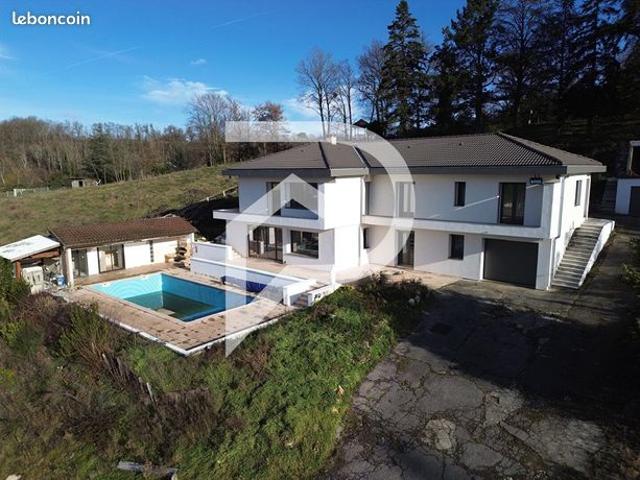 Villa 5 pièces 260 m²