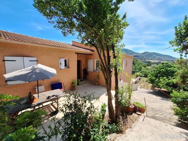 Villa 5 pièces 260 m²