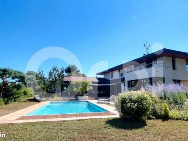 Villa 5 pièces 260 m²