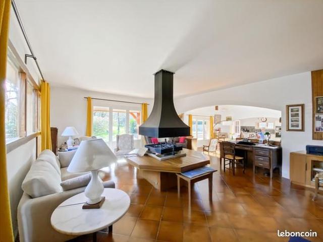 Villa 5 pièces 263 m²