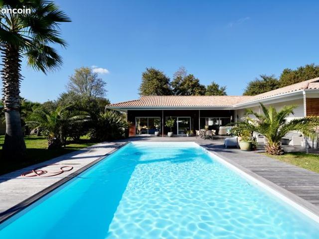 Villa 5 pièces 270 m²