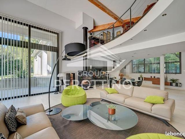 Villa 5 pièces 271 m²