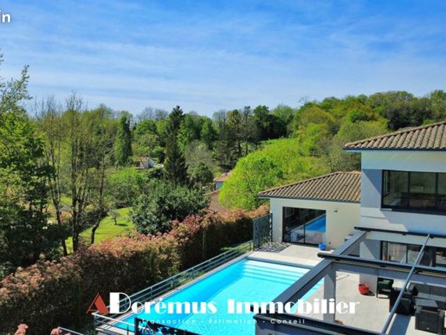 Villa 5 pièces 271 m²