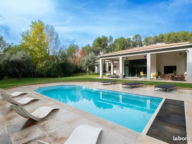Villa 5 pièces 272 m²