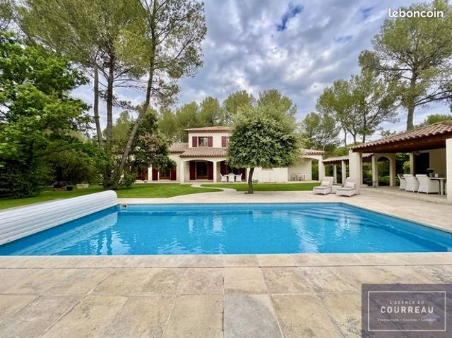 Villa 5 pièces 281 m²