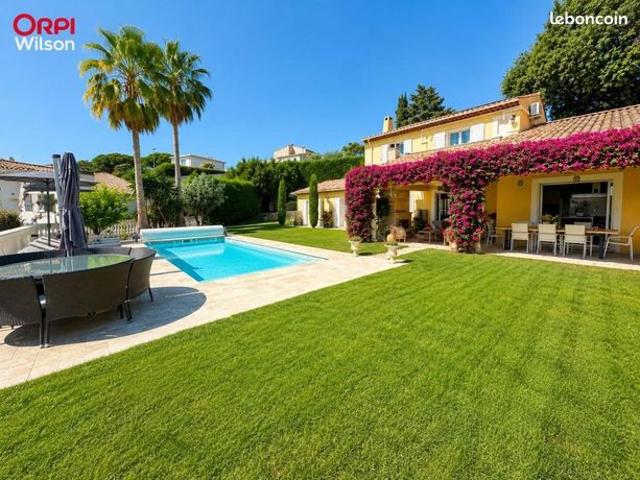 Villa 5 pièces 293 m²