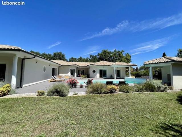 Villa 5 pièces 296 m²