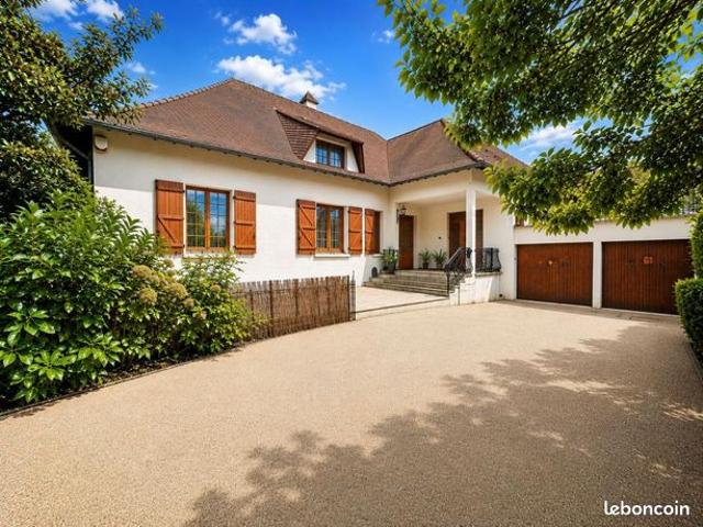 Villa 5 pièces 300 m²