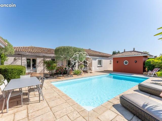 Villa 5 pièces 300 m²