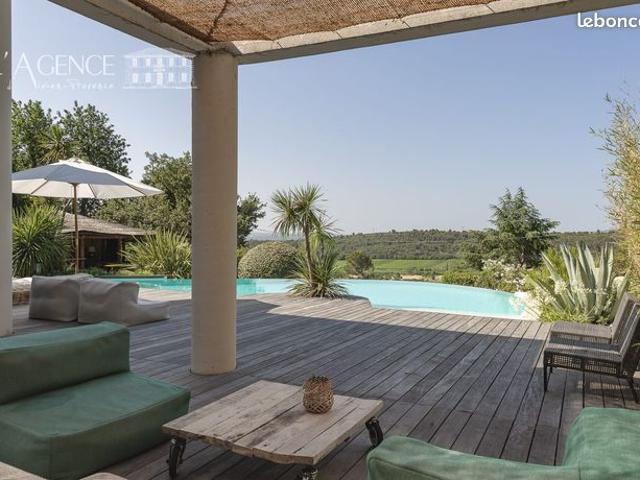 Villa 5 pièces 300 m²