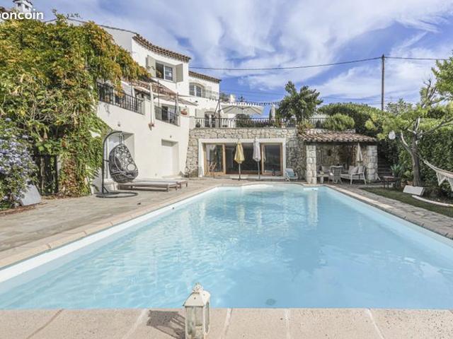 Villa 5 pièces 326 m²