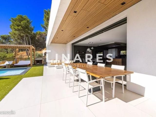 Villa 5 pièces 333 m²