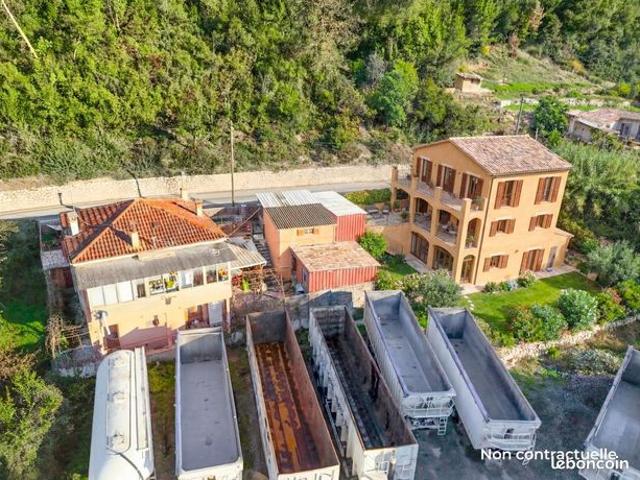 Villa 5 pièces 350 m²
