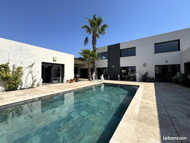 Villa 5 pièces 368 m²