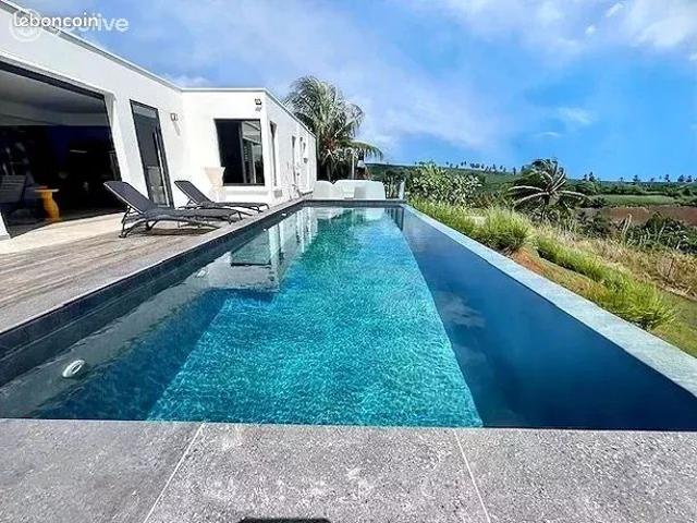 Villa 5 pièces 381 m²