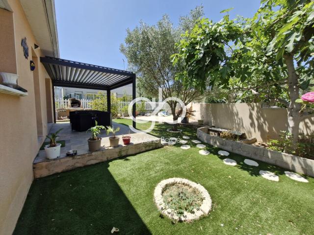 Villa 5 pièces de 105 m2 sur une parcelle arborée de 500m2 dans un environnement calme au fond d'une impasse