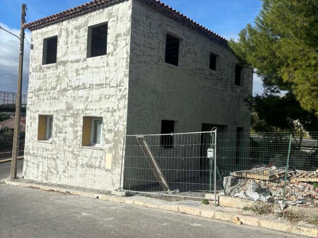 Villa 5 pièces de 140 m2 à Toulon Fort potentiel à terminer