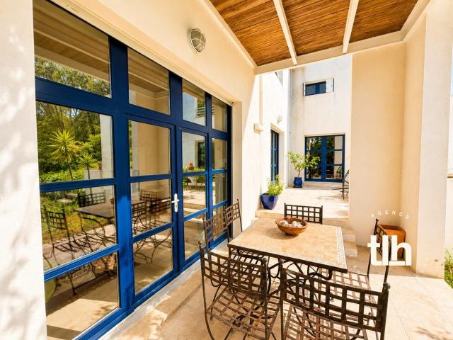 Villa 5 Pieces De 167m2 Sur 1313m2 De Terrain Dans Un Domain. 167m² Prades le Lez
