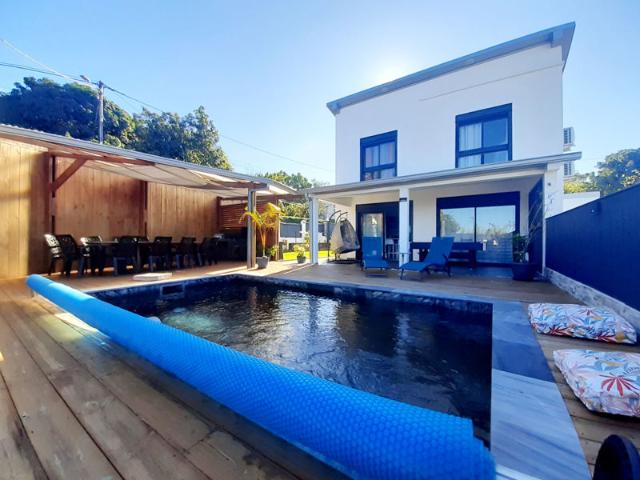Villa 5 pièces moderne d'une superficie totale de 327 m2