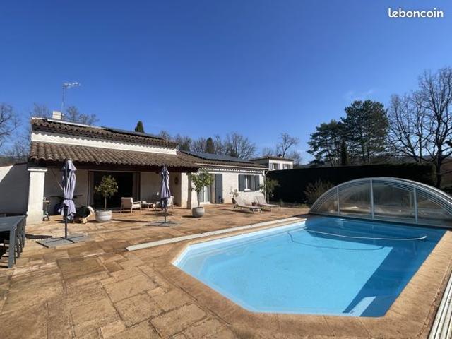Villa 5 pièces piscine à St CEZAIRE