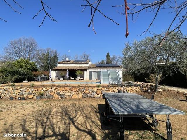 Villa 5 pièces piscine à St CEZAIRE